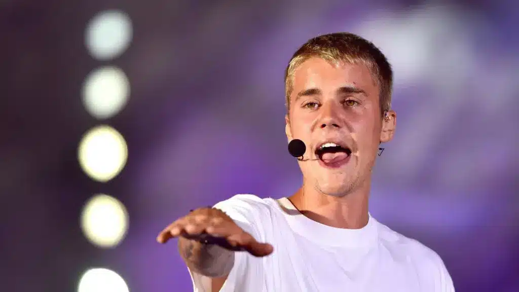 Justin Bieber - Singing3